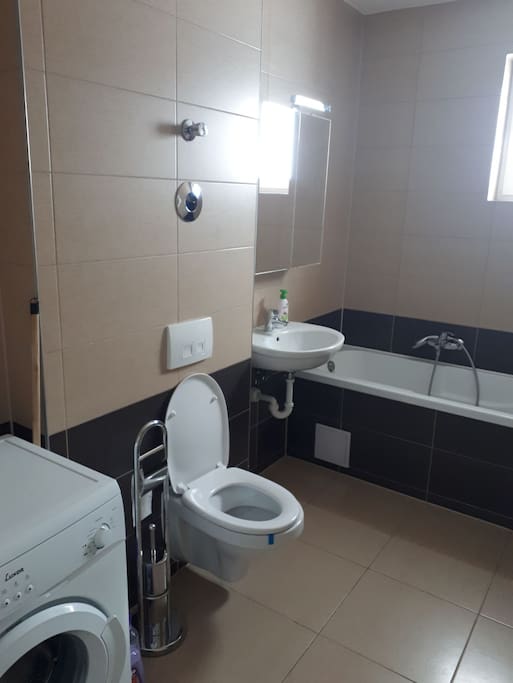 Bathroom/Bathtub/Washing machine