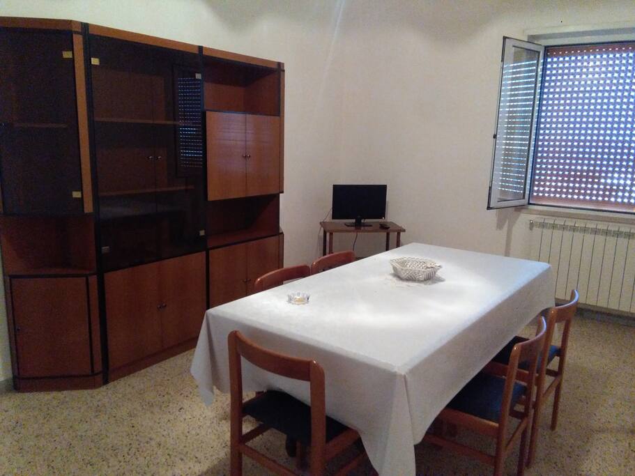 Ampia sala da pranzo