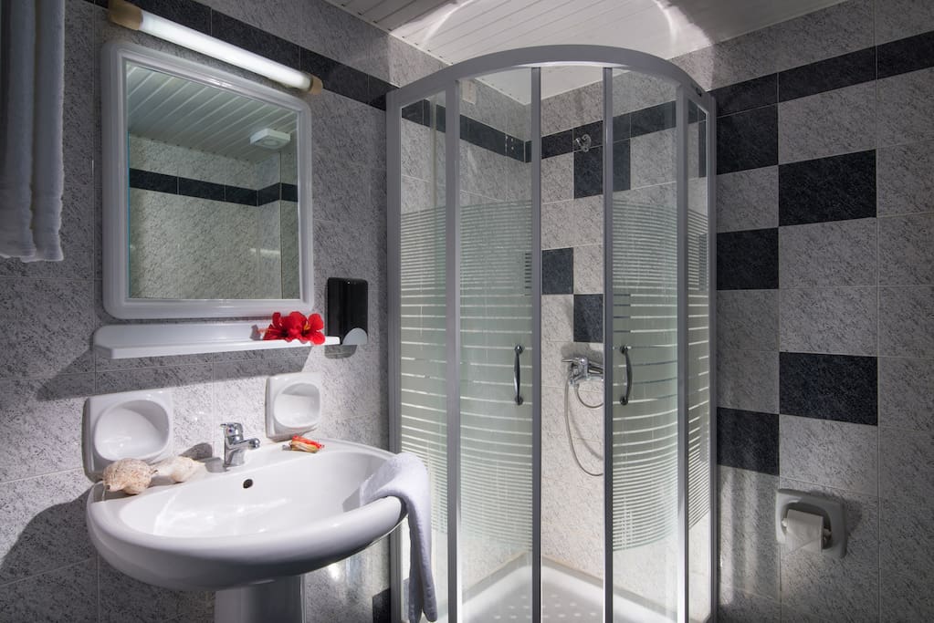 bathroom with shower cabin