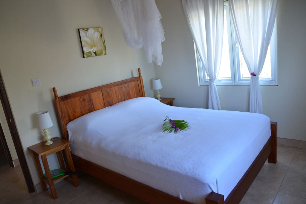 Bedroom with Queen bed