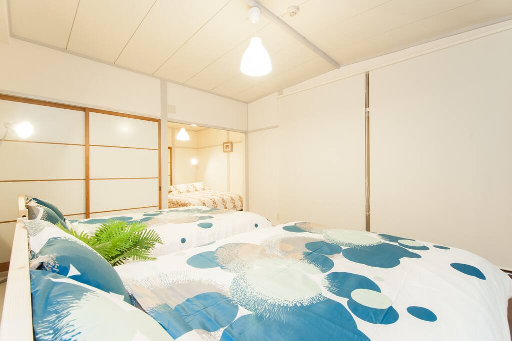 Comfortable beds and closet with hangers The following keywords let you easily find the room you want to book. 大阪 難波 USJ 道頓堀 大阪城 心斎橋 梅田 関西空港 京都 神戸 奈良 Namba Osaka USJ Dotombori Osaka Castle Shinsaibashi Umeda Kansai Airport KIX Kyoto Kobe Nara