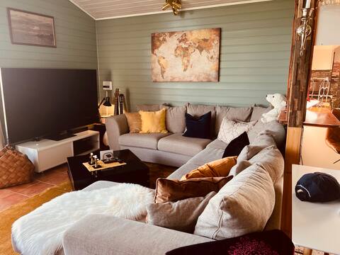 Top performing Airbnb: Cozy cabin with sauna and great views in Hustadvika