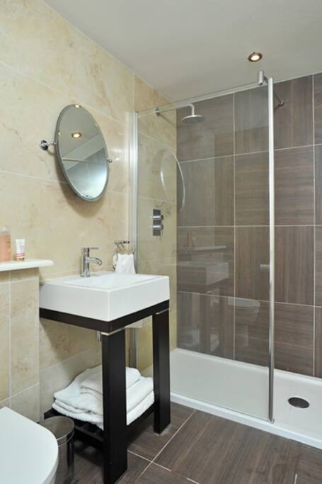 Bedroom 2 En-suite