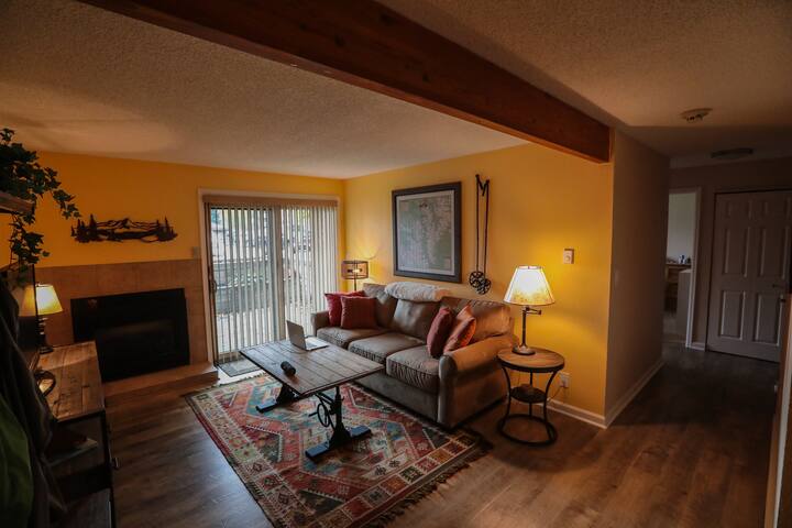 Best spot in Avon! - Walk across street to bus!