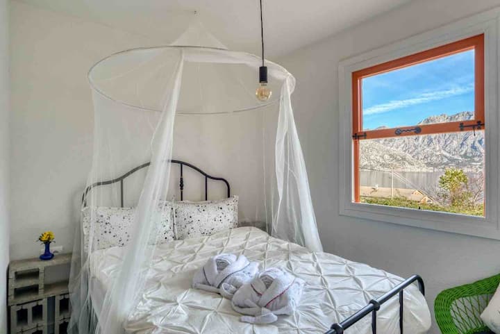 当您醒来时，请返回并左转！您可以欣赏博卡湾的壮丽景色！