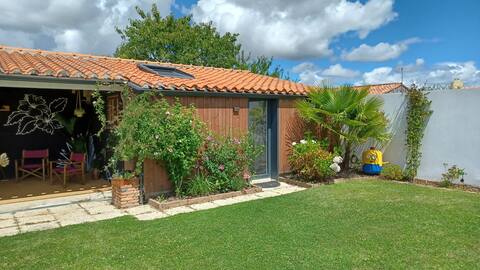 OhNoLulu guest house with pool and air conditioning