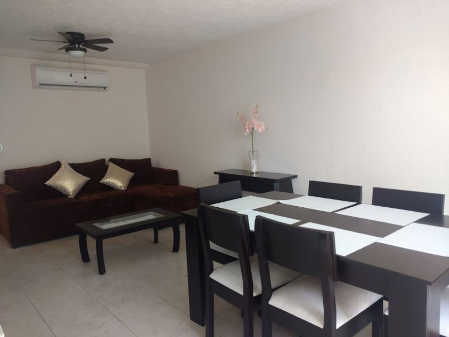 Estancia con sofa con cama adicional