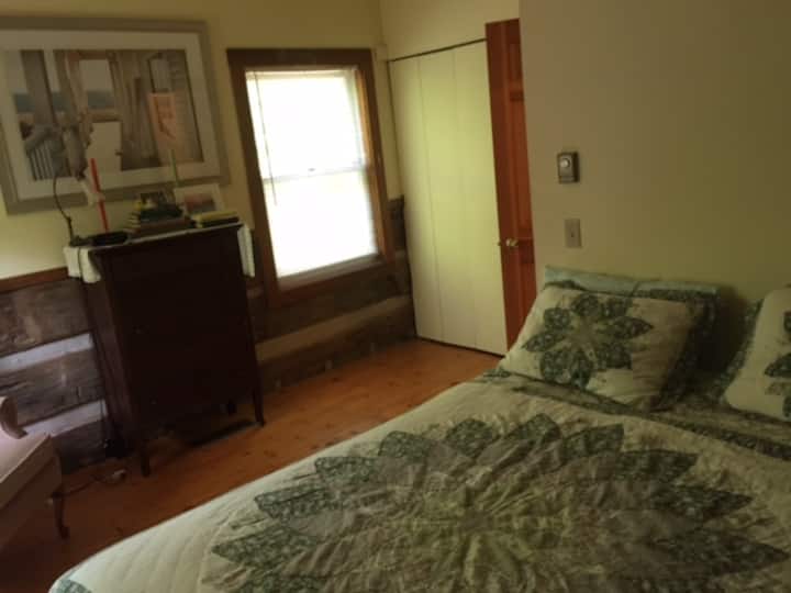 Bedroom 1, queen bed, washer/dryer in closet