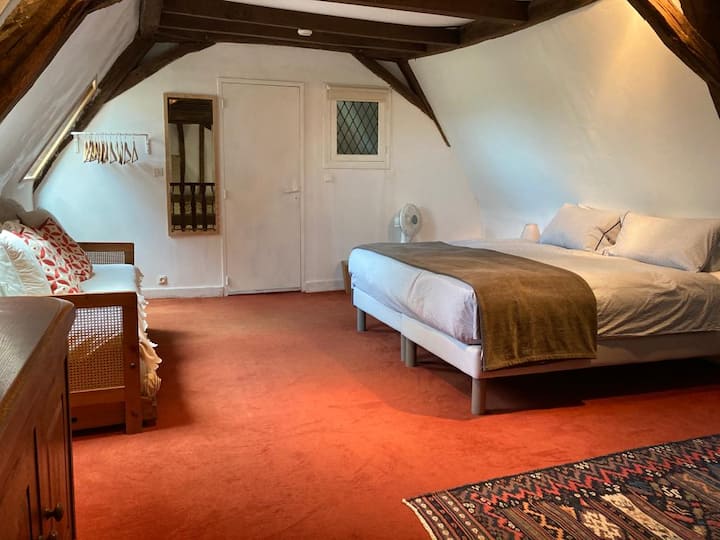 ห้องนอน 2 (เตียงคิงไซส์หรือเตียงเดี่ยว 2 หลัง)