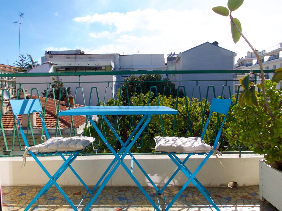Let's have a sunny brunch here