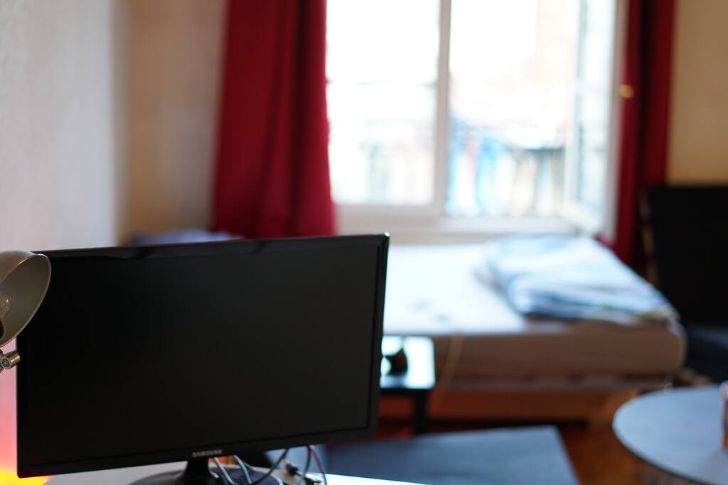 Bureau & Lit