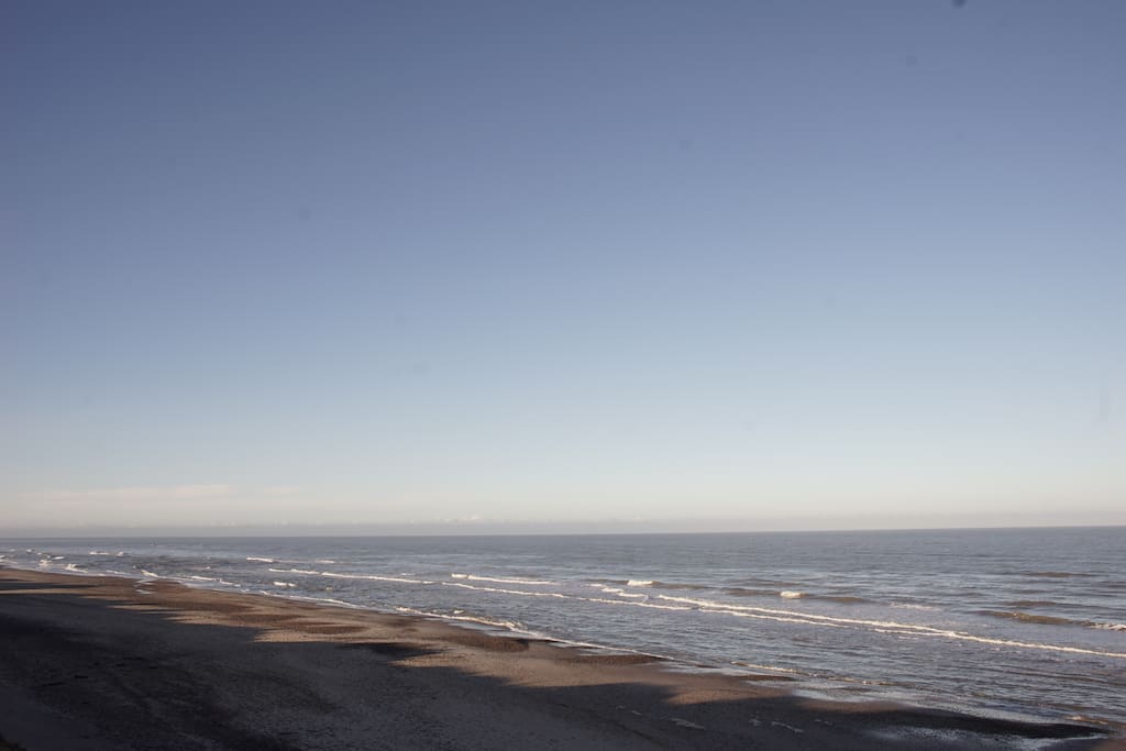 Skøn strand kun 500 meter fra sommerhuset.