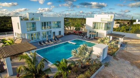 Fabulous 4 Bdr Villas with Private Swimming Pool