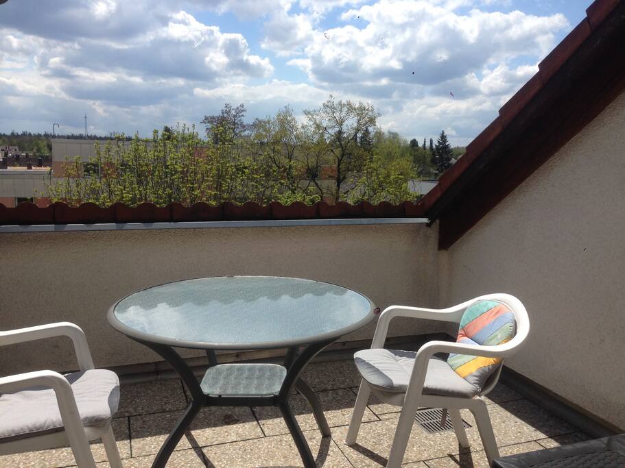 Balkon mit Sonnenschein ganztägig und Privatsphäre