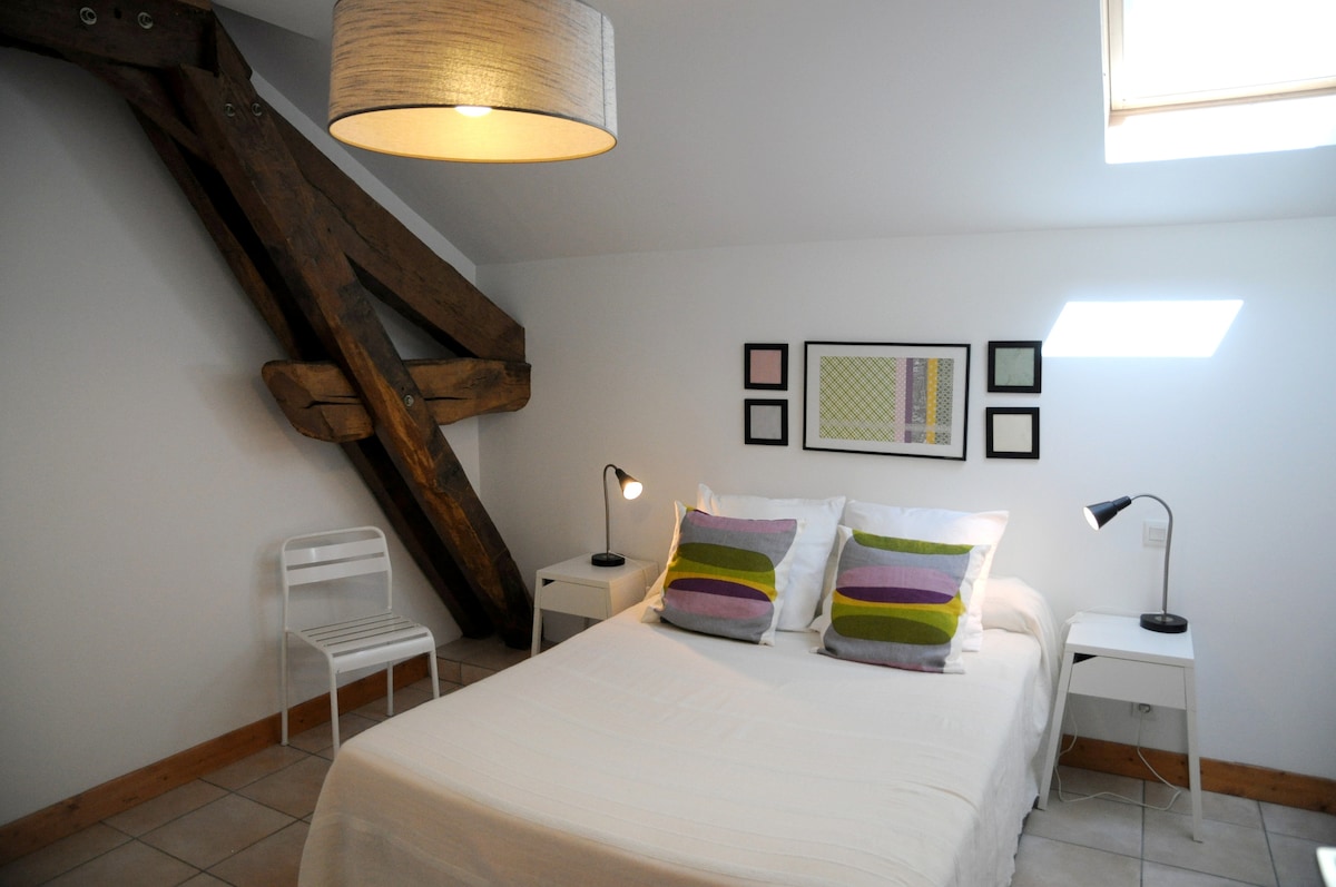 2号房
注意！在这个房间里，这张床已被80中的2张新床所取代-
正在等待新的照片