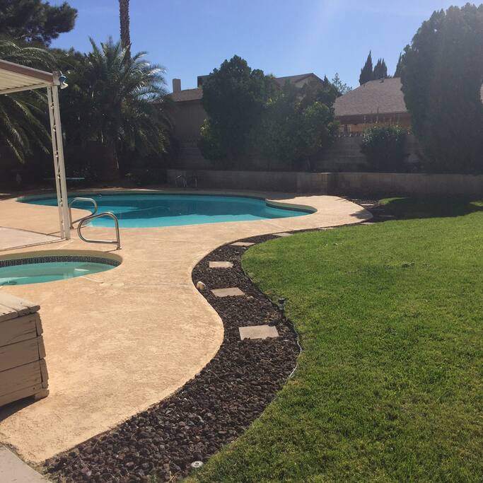 Jacuzzi and Pool. diving board (Deep end is 10ft deep)