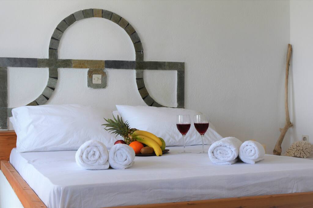 Main bedroom with a king size handmade bed