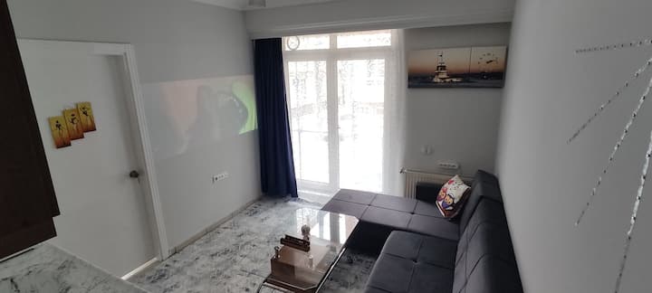 Comfortable Apartment with Projection, at the heart of the city