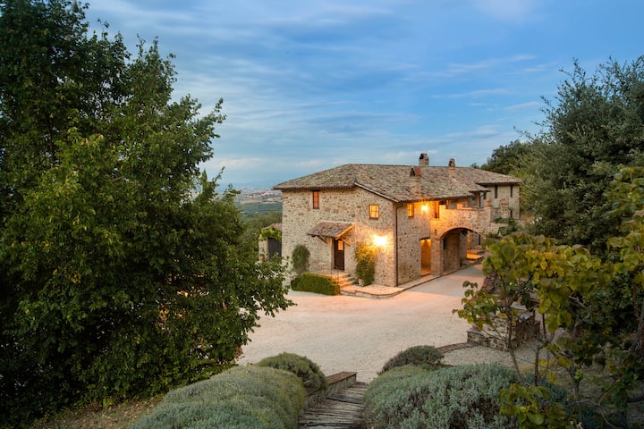 Elegant countryside retreat in the Umbrian hills