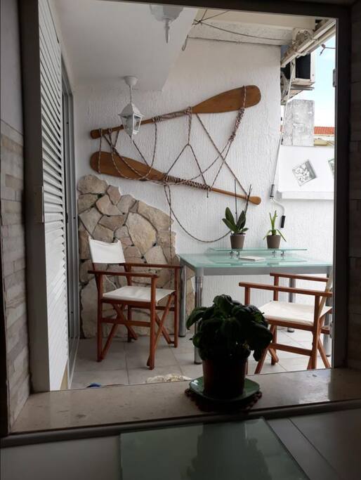 pogled iz kuhinje na balkon