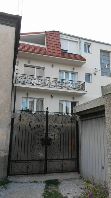 entrance 1