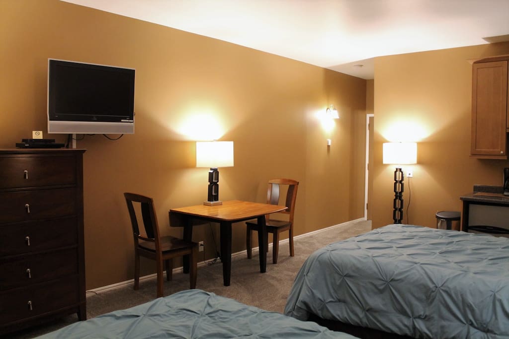 Bedroom Studio, HD TV with DirectTV