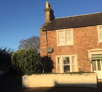 Small room with Single bed  - Crown area