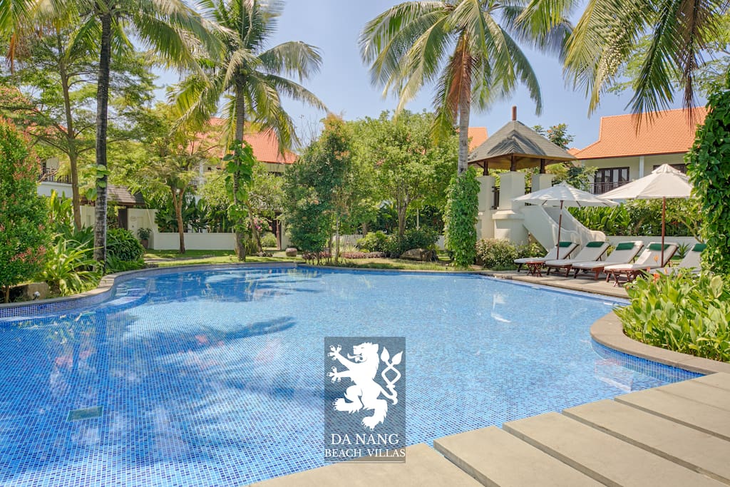 "Leon was a great host. Location was perfect and I don’t think you can find closer to the beach than this." - Pieter (South Africa)