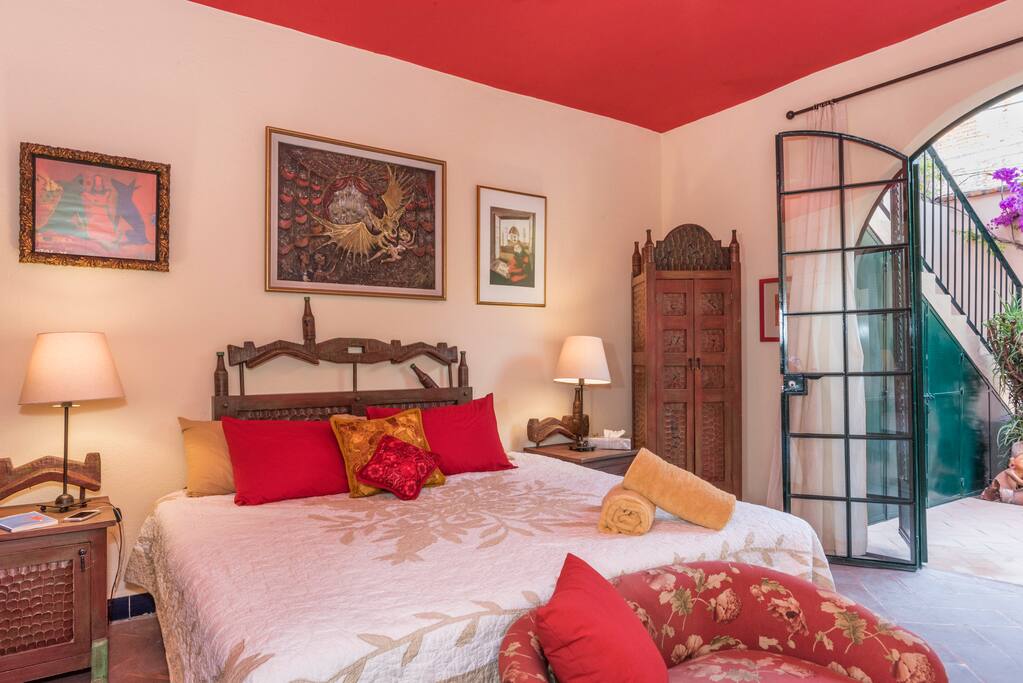 Ground floor bedroom with King bed