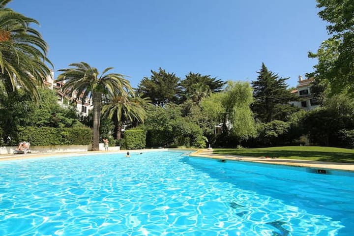 Estoril-beach,pool,wifi, gym,tenis