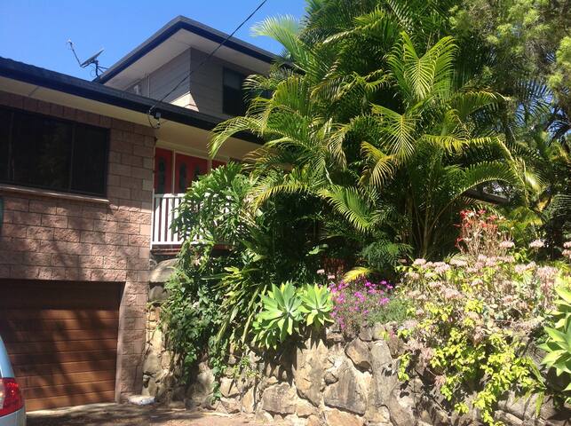 Large coastal home 8 minutes from the beach. gallery image 2