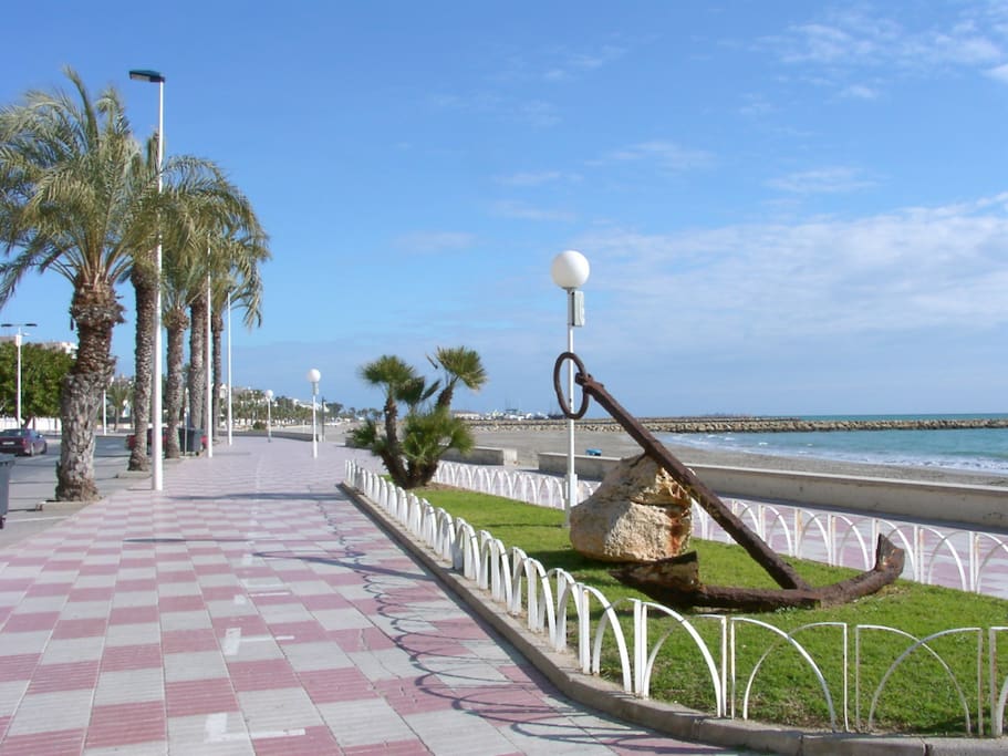 Paseo marítimo frente al piso