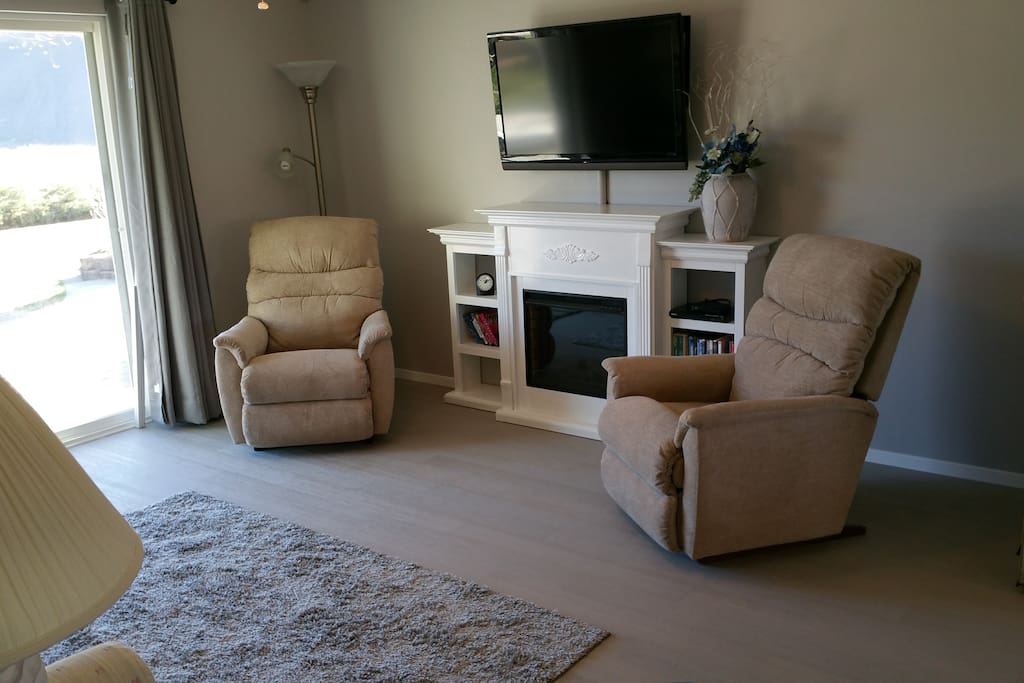 Electric fire place, and TV.