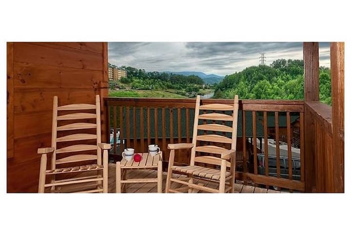 Beautiful/Affordable Next to Dollywood Theme Park