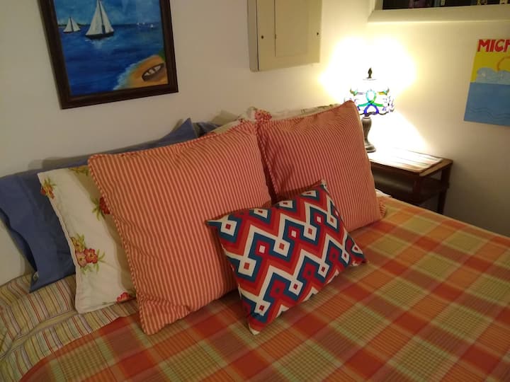 Extra sleeping area accommodates 2 to 4 people with queen bed and convertible full futon.