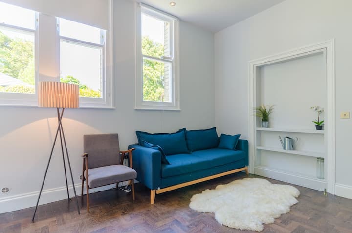 Sehemu ya Kukaa (Kochi la kijani ni kitanda cha kuvuta)