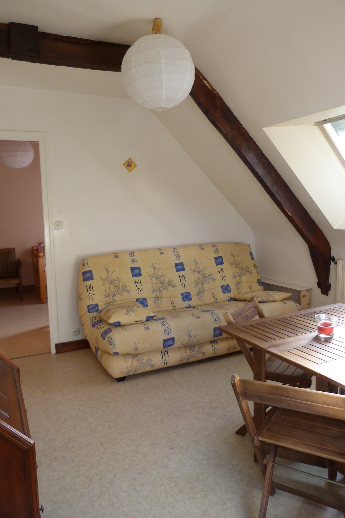 Canapé et bon lit matelas bultex sur sommier lattes
= couchage 140x200