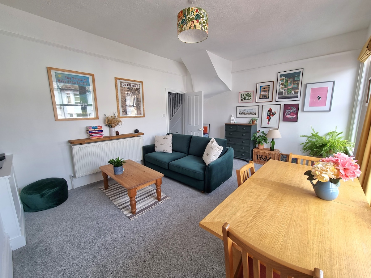 Comfortable and spacious 2-bed close to the beach - Apartments for Rent ...