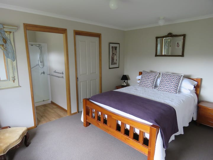 Annexe Sovrum med tillhörande badrum