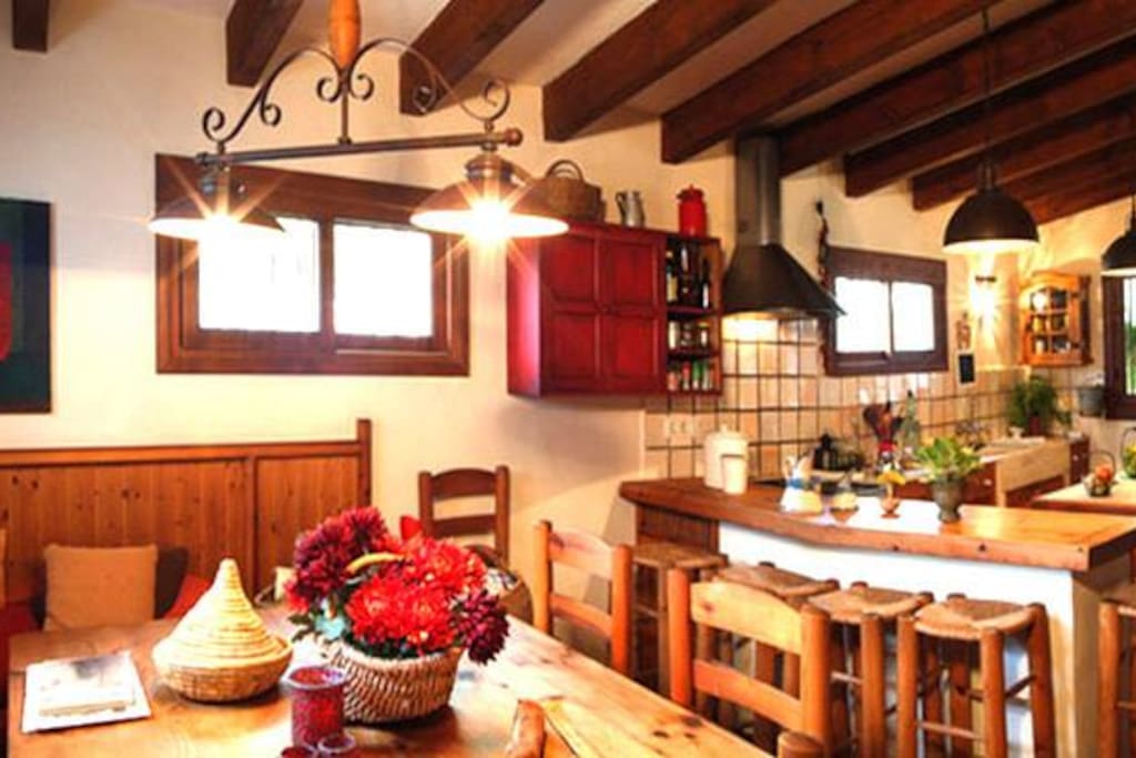 Una amplia y luminosa cocina para compartir las mejores comidas con los tuyos.