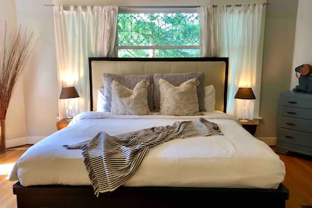 Private King Studio w/fireplace in great location!