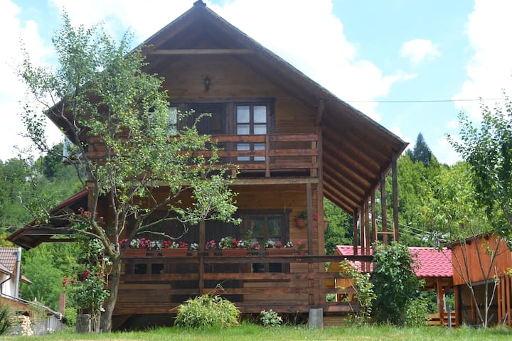 Atti Guesthouse with hot tub