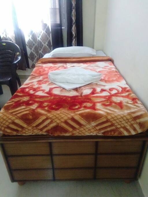 TV / sitting room with one bed