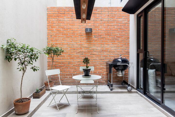 Spacious Roma Apartment w/ Private Terrace & Grill gallery image 3