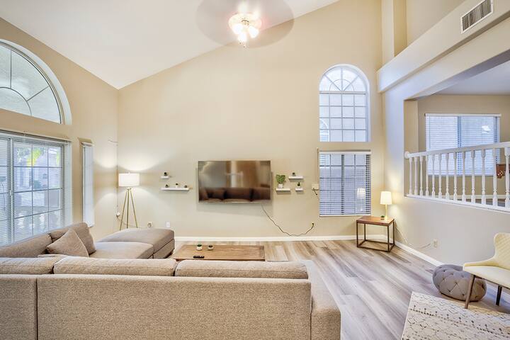 GIANT 7Bd/3Ba Mansion/Pool 9mins to Strip Slps 16! gallery image 3