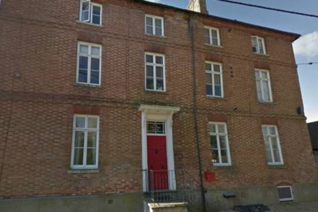 Front of building - I have whole top floor