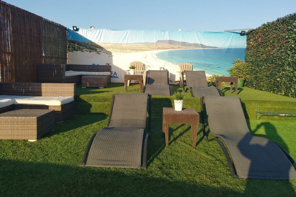Common solarium with sea views. Solárium común con vistas al mar