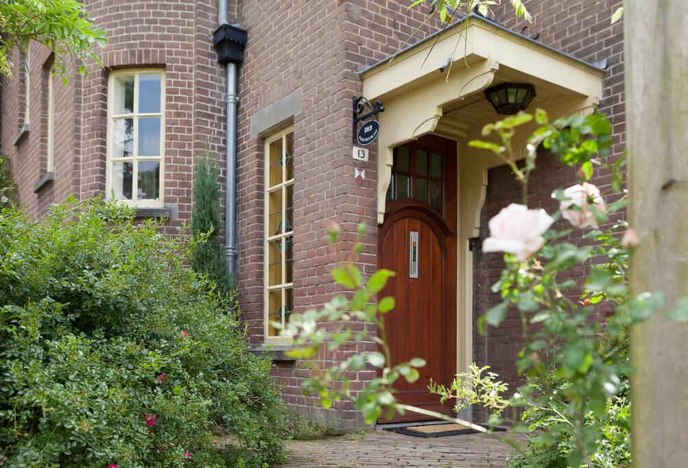 Entree van B&B Guest house 1907