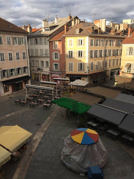Vue sur la place centrale de Gap