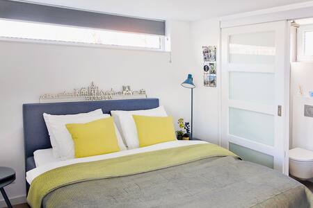 BB40 Haarlem | Sleeping on the water